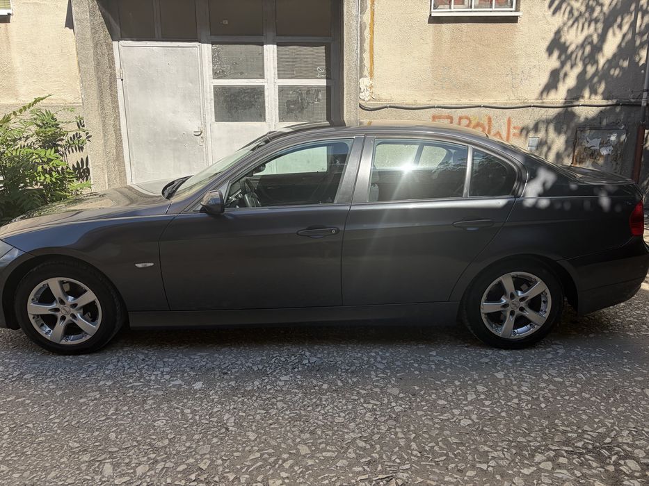BMW 320 E90 кола