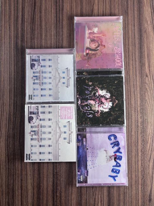 Дискове на Taylor Swift, Sabrina Carpenter, Ariana Grande и др.