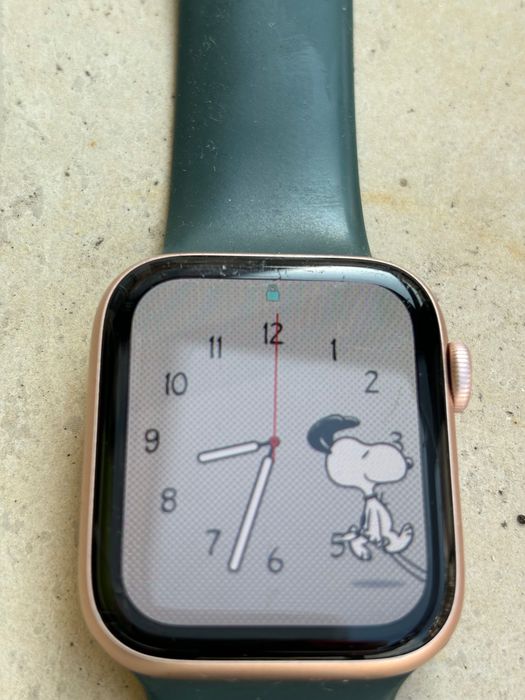 Apple Watch 6 44mm много добро състояние