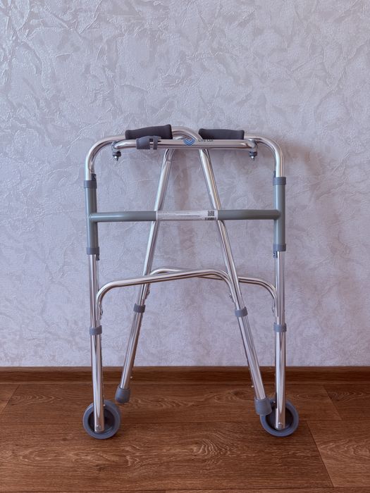 Продам взрослые ходунки