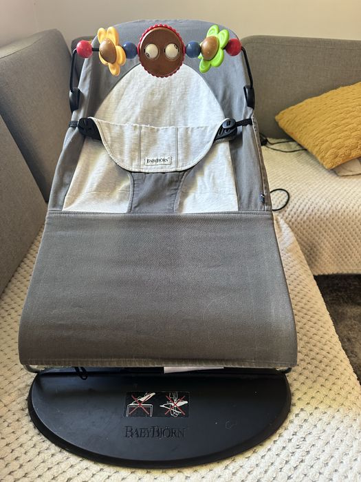 Бебешки шезлонг Baby Bjorn + играчка