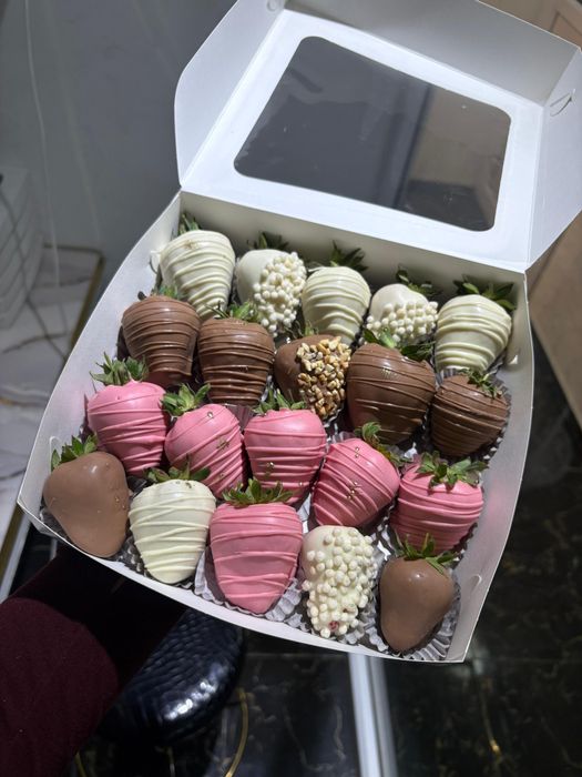Клубника в шоколаде подарок