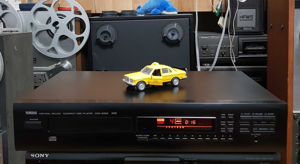 Compact Disc Stereo Deck Player  YAMAHA CDX 530E SILVER