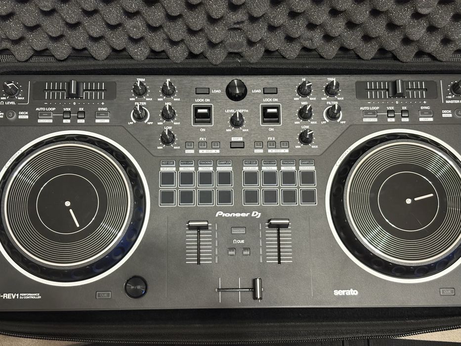 Pioneer DJ DDJ-REV1, Контролер - пулт