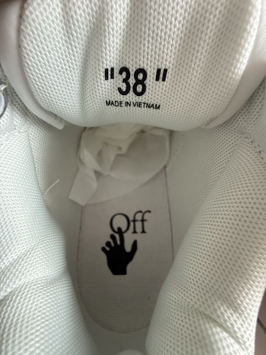 Off White ‘Out of office’ // Premium