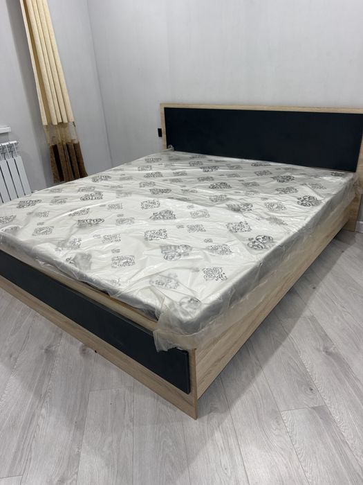 Кровать  двуспалка с новым матрасом