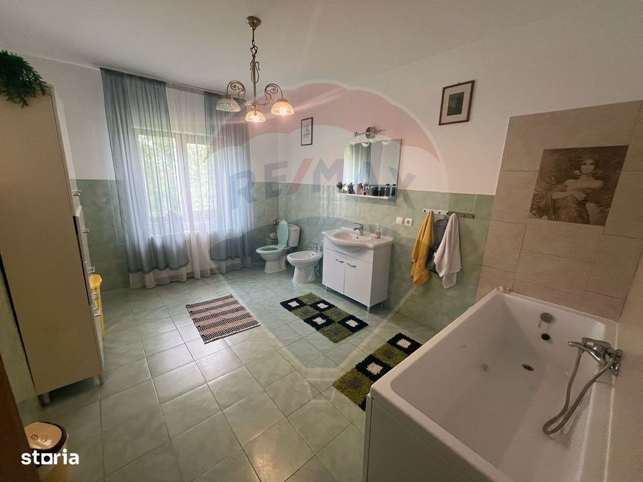 Casă / Vilă 7 camere Garoafa