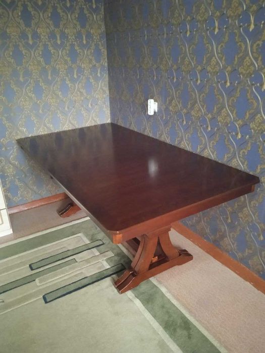 Гостиный стол малайзийского производства