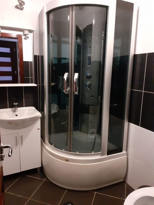 Închiriez apartament!