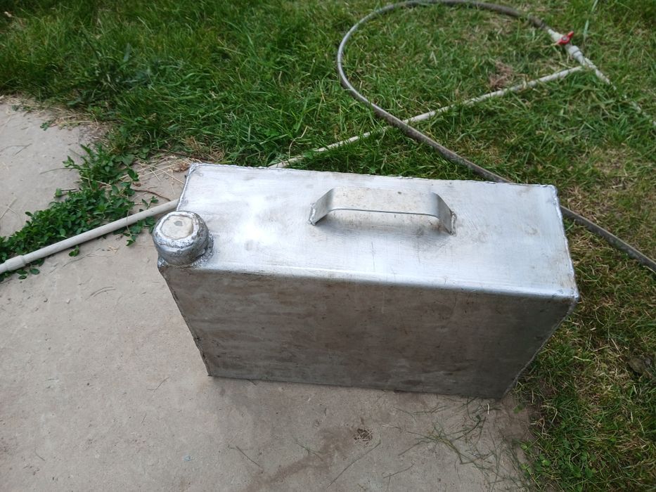 Продам ёмкость и канистра