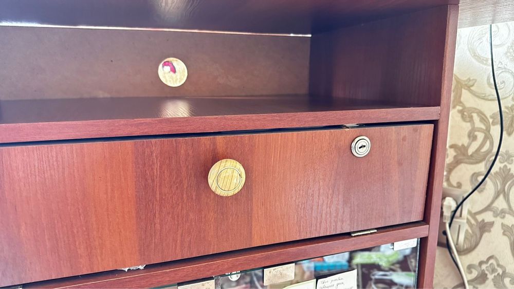 Продаётся тумба под телевизор