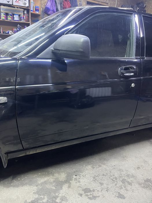 Продам 3двери приора