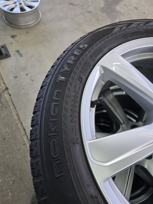 4 Броя 235/55/19 Nokian 2x7,2mm 2x6,8mm