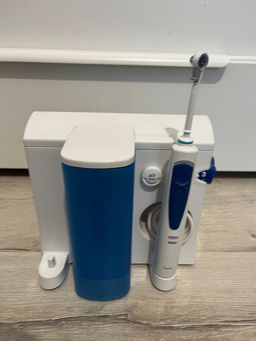 Irigator / Dus Bucal ORAL-B Oxyjet, 5 trepte de intensitate, 4 capete intradentare, 600ml,slot Incarcare periuta electrica