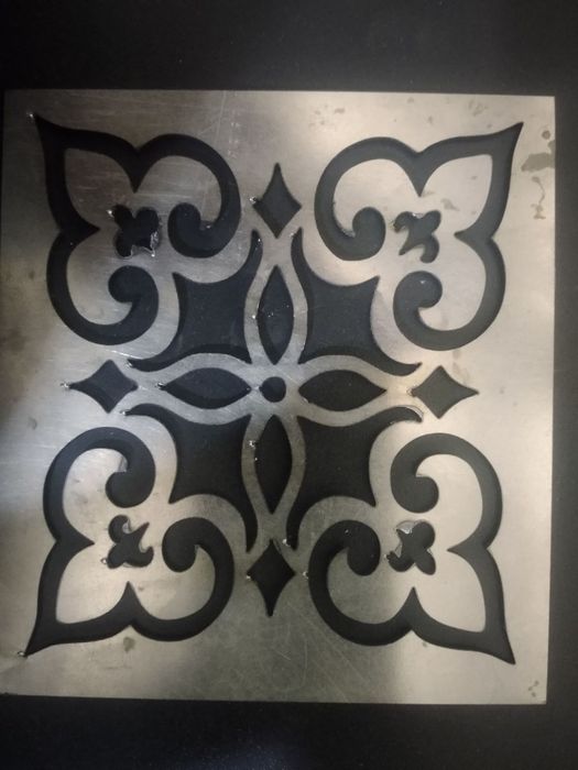 Оптоволокно лазер станок ердамида металл листларни кесиш хизмати