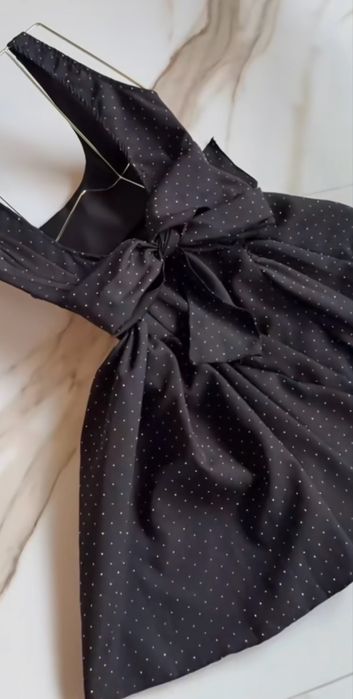 Роклички в бяло и черно