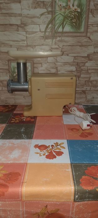 Продаётся Электромясорубка ЭМШ-32/100.
