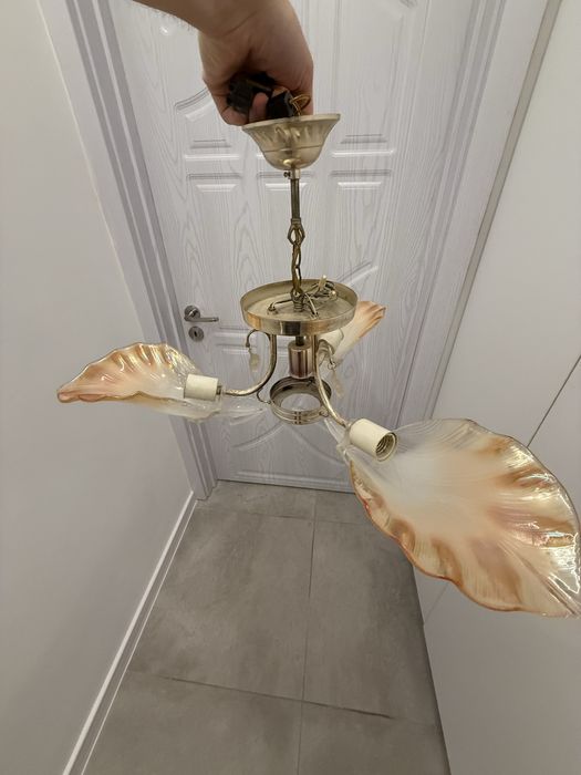 Продавам полилей за 4 крушки - 3 режима на осветяване