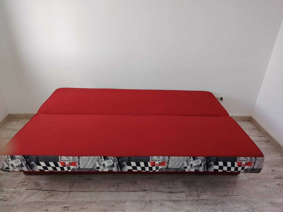 Vând canapea extensibilă, este ca noua, folosita de 2 ori