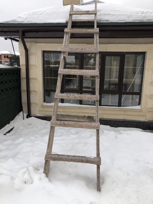 Лестница деревянная