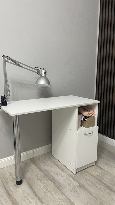 Продам маникюрный стол