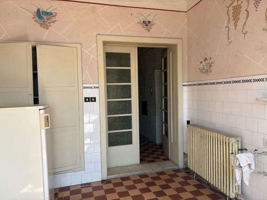 Casă spațioasă de vânzare – 6 camere, living și teren de 1.440 mp