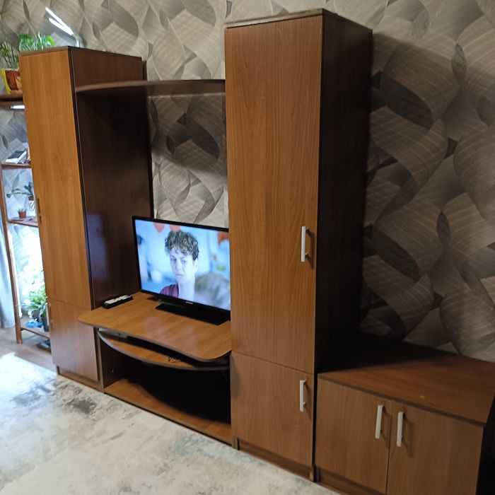 Стенка  с тумбой