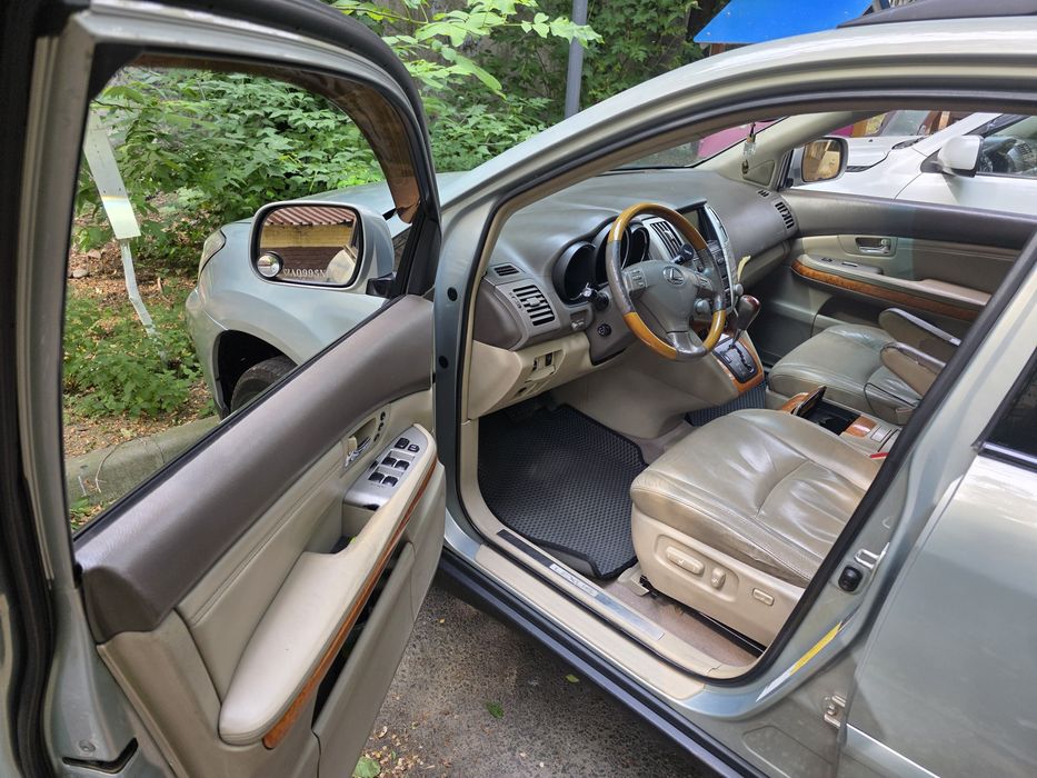 Продается авто Lexus RX330 рестайлинг
