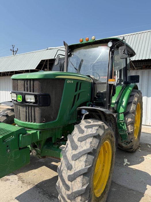 Traktor John Deere  6110 В sotiladi