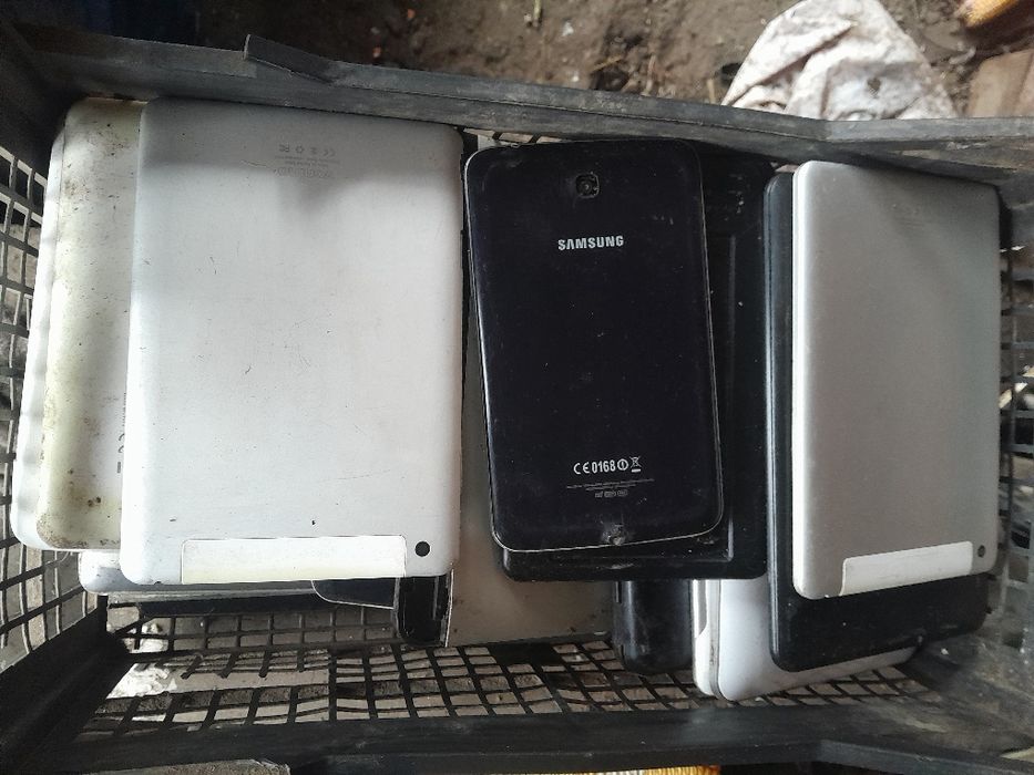 Vând tablete defecte