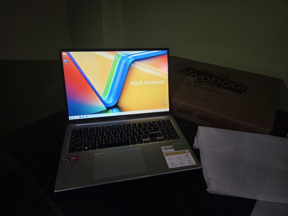 Laptop Asus Vivobook 16 in cutie