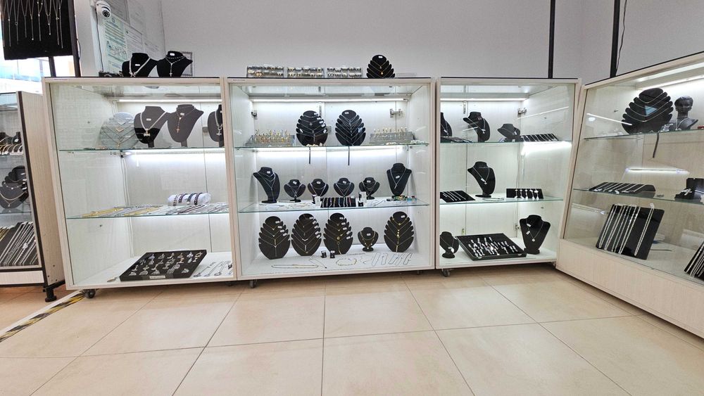 Vitrine bijuterii de vanzare