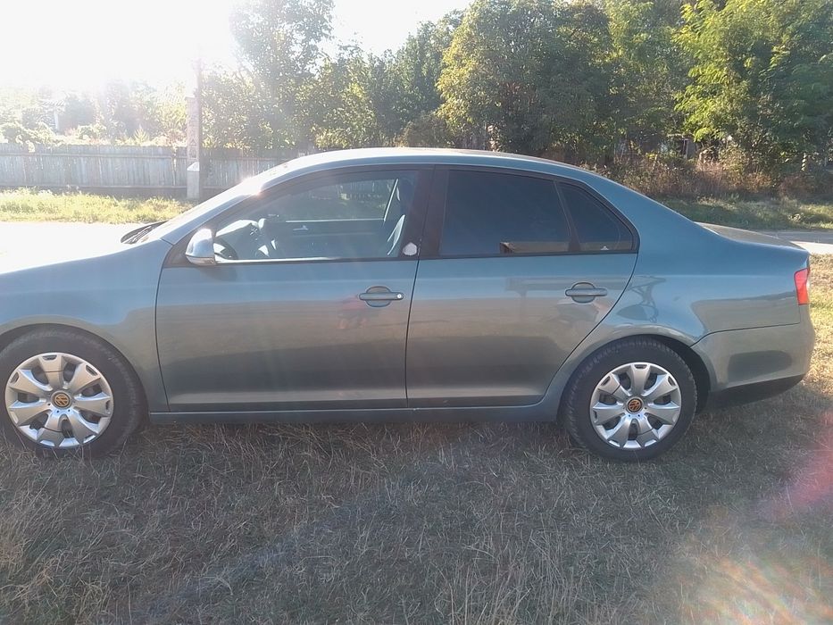 Vind Volkswagen Jetta anul 2008