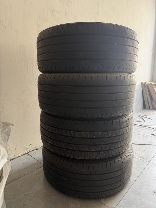 Продам комплект летней резины 235/45/18 BRIDGESTONE