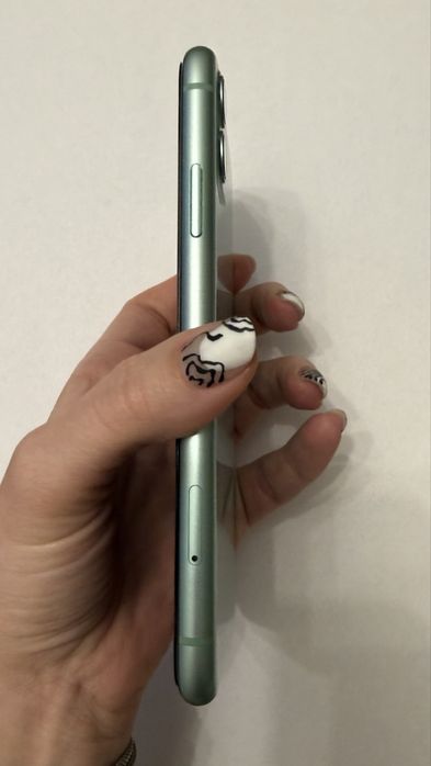 iPhone 11 — отличное состояние, полностью рабочий