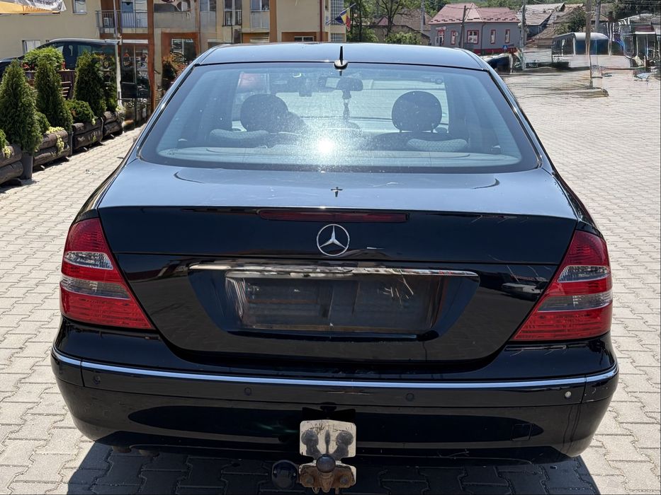 Mercedes Benz E220