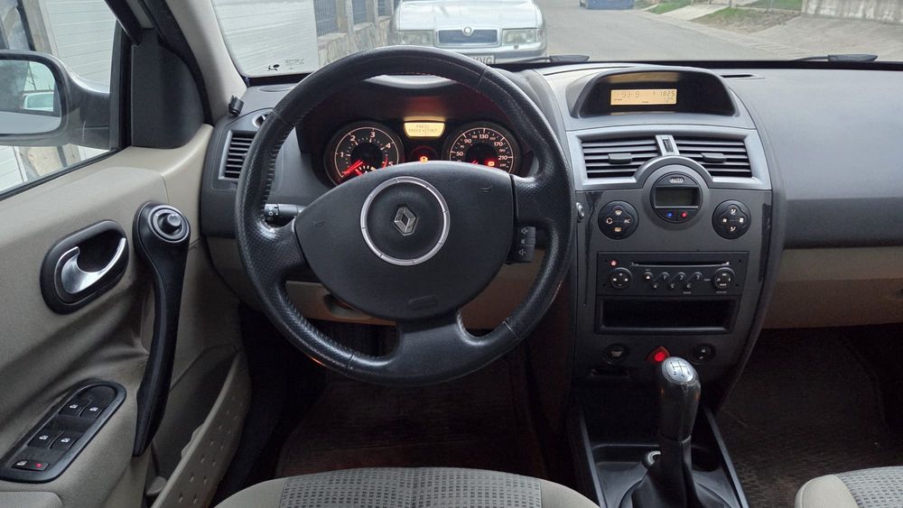 Renault Megane 1.5 diesel, vopsea originala, 145000km reali