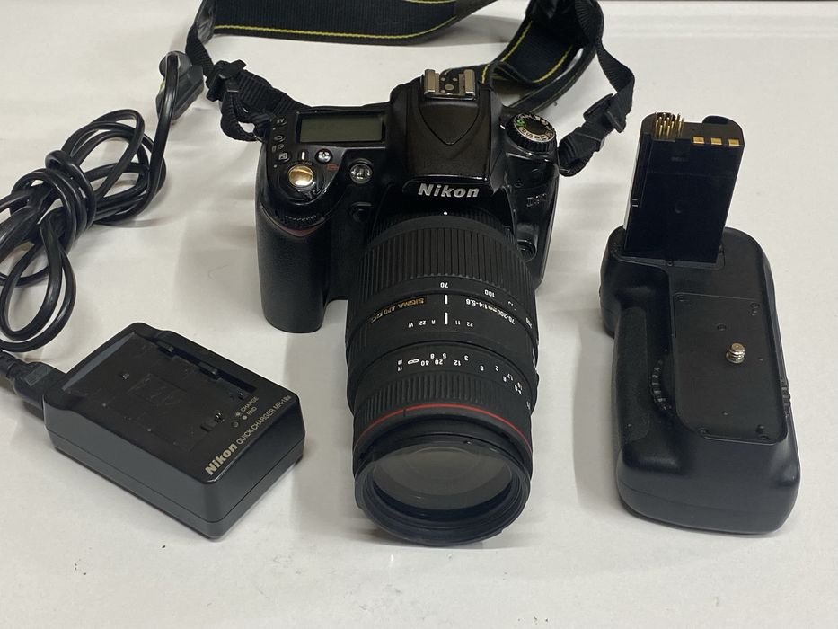 Aparat foto Nikon D 90,obiectiv Sigma ,70-300 mm,grip