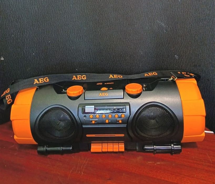 Boombox AEG, detalii pe fotografii