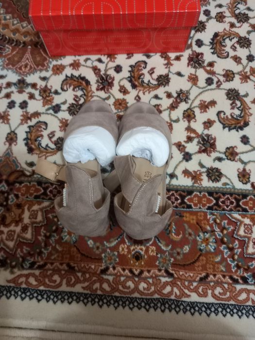 Qizlar tuflisi Italiya