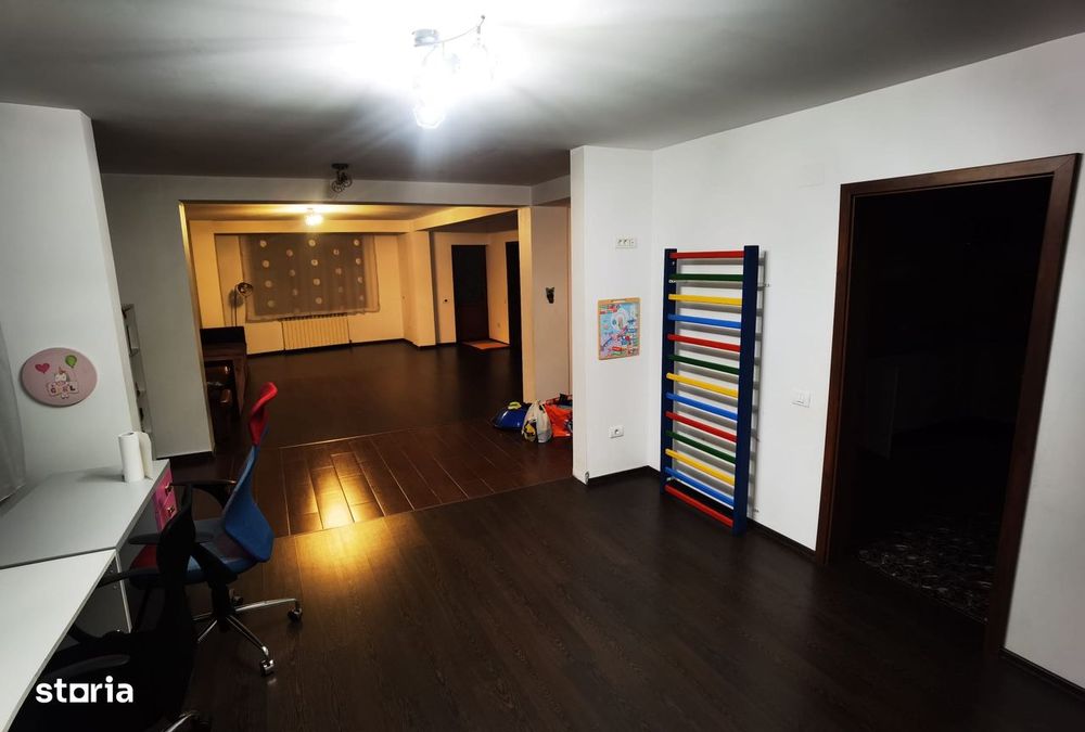 Navodari - Vila D+P+2 +T - ideală pt 2 familii sau ca Business