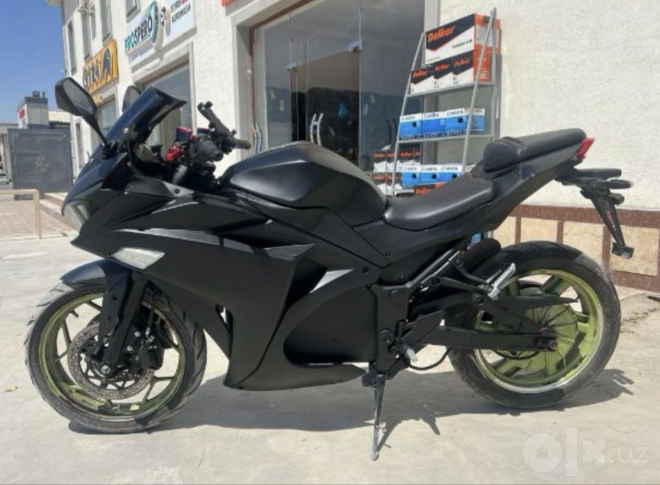 Yamaha r3(replica)