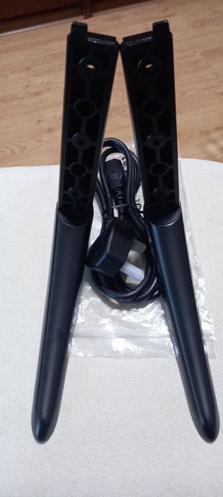 Крака за монтаж на телевизора  и захранващ кабел