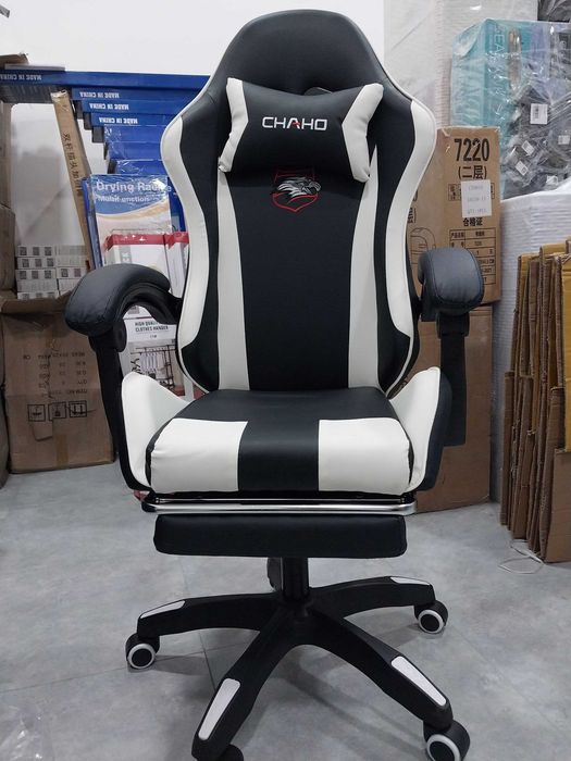 Офисное кресло с поддержкой поясницы и поворотным механизмом