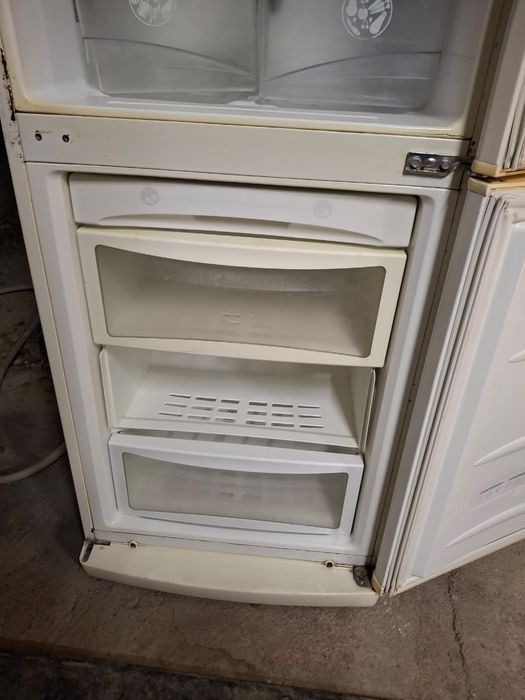 Холодильник     .