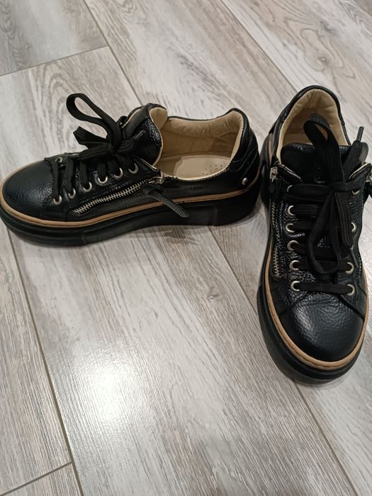 Ботинки кожаные женские