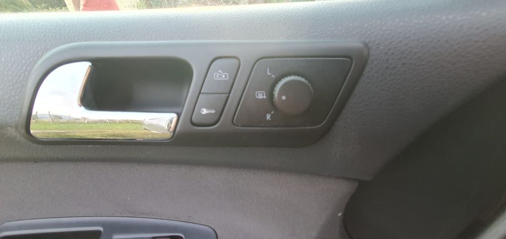 Volkswagen Polo 9N – 1.2 benzină, 2008, 166.000 km

Vând VW Polo 9N, m