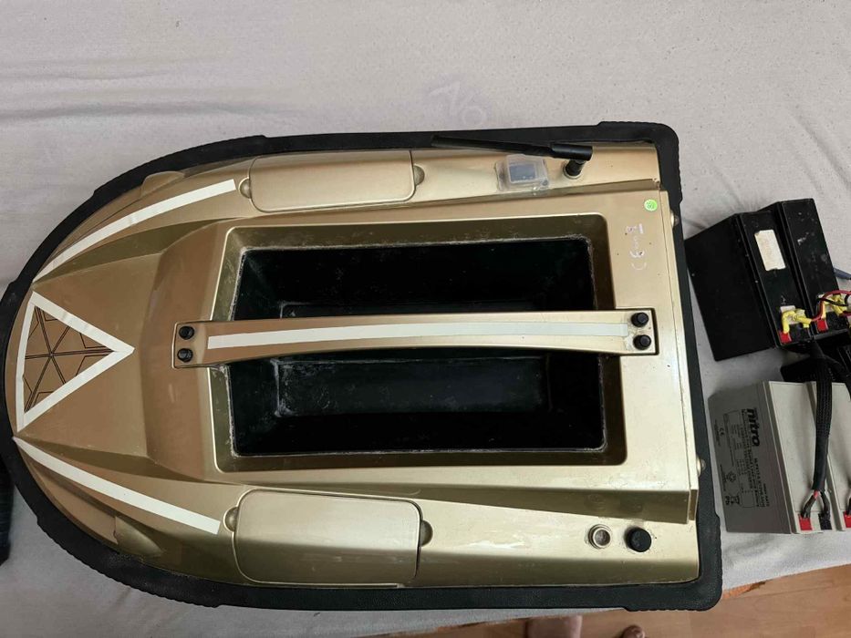 Рибарска лодка за захранка PRISMA