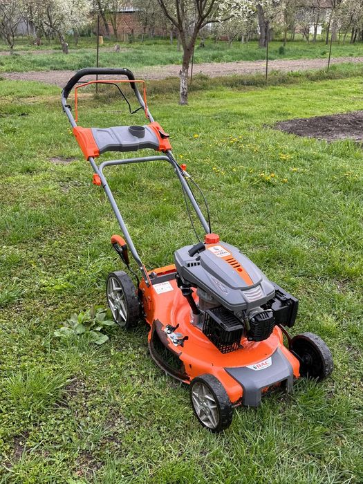 Masina de tuns iarba Motocultor