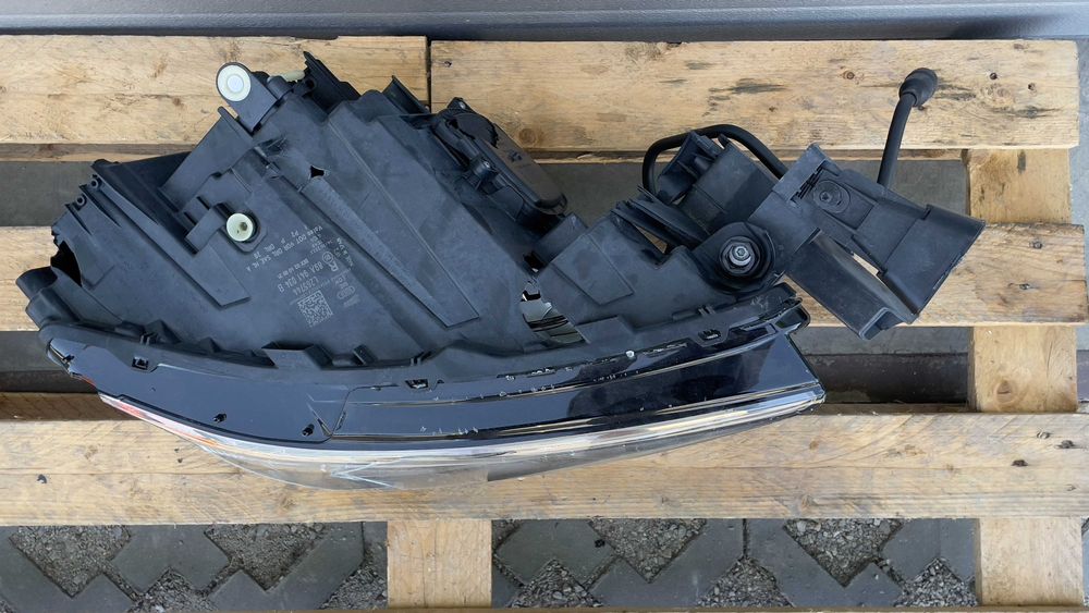 Десен фар AUDI Q4 E-TRON 89A941034B